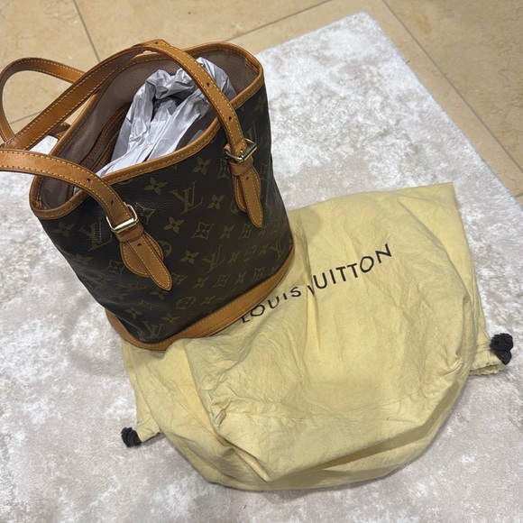 Louis Vuitton Handbags - Louis Vuitton Bucket Bag
